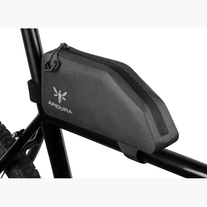 apidura-expedition-top-tube-pack-1l-on-bike-3