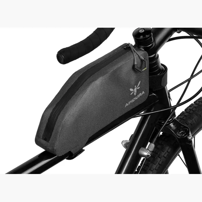 apidura-expedition-top-tube-pack-1l-on-bike-2
